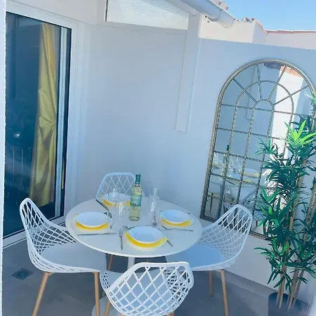 דירה La Dolce Penthouse 2 Bedroom ארונה